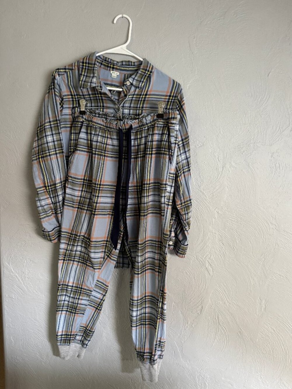 AERIE matching plaid long sleeve top and jogger bottoms. Women’s Size M